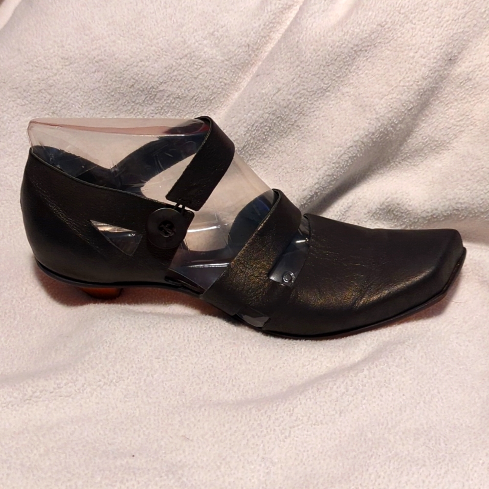 Cydwoq size 40 (US 10)
